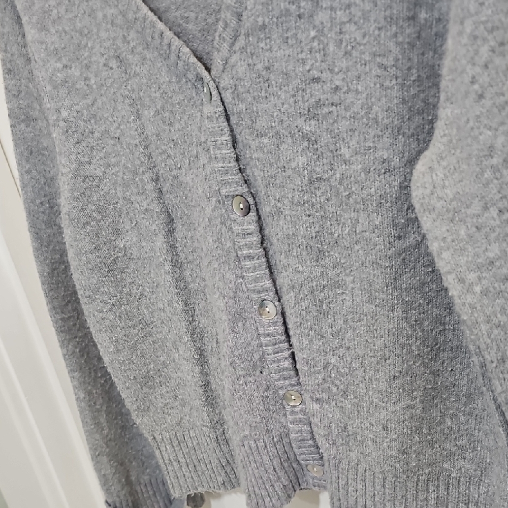 Vero Moda Light Gray V-Neck Button Front Cardigan - Picture 9 of 9